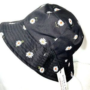 Alice + Olivia by Stacey Bendet Reversible Bucket Hat Black White Floral NEW